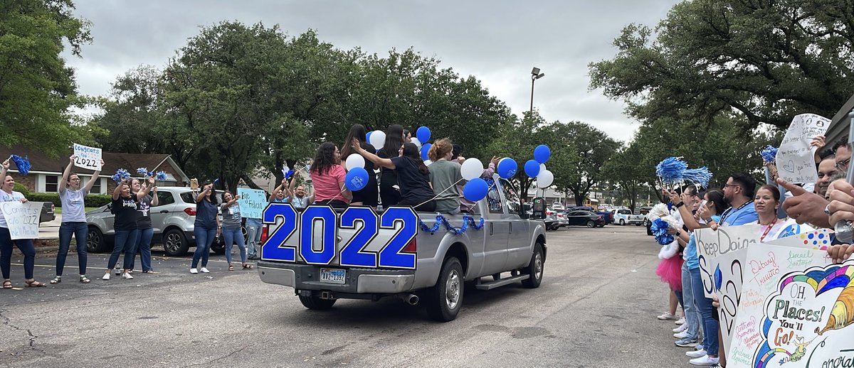 VReyes15's tweet photo. Had so much fun at the Senior Sendoff Parade !🎉 Special thanks to all the staff who made signs and cheered LOUDLY!🥳 Congrats Class of 2022!🎓 #ProudPrincipal https://t.co/3wcaqbtFji