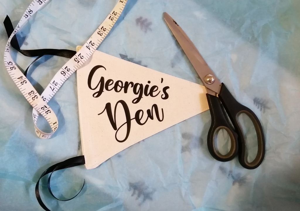 HeyzeeTeepee's tweet photo. Our personalised flags are always very popular,
what would you have written on yours?
❓
https://t.co/V6gx8jJQ38

#personalised #shoplocal #flag #children #kids #sewing #family #sewingkit #teepee #playtent #handmade #smallbusiness #nursery #baby #child https://t.co/4w0qcG274b