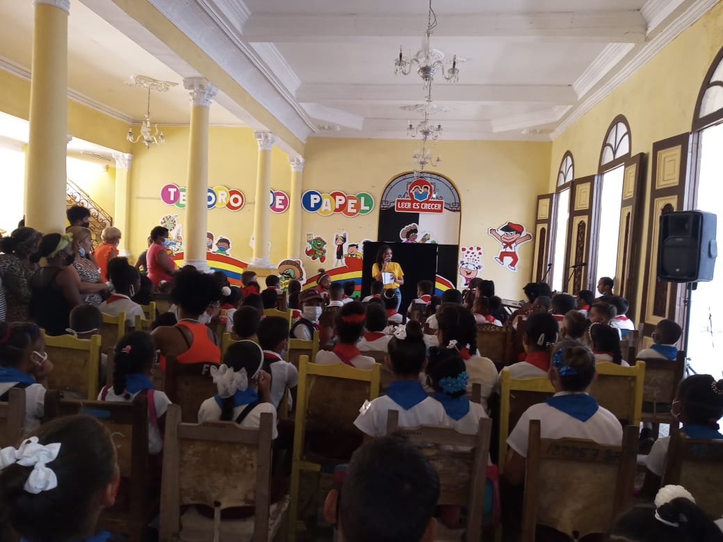 ZuliaMonier's tweet photo. Inicia Feria del Libro en el Municipio de Santiago de Cuba y los niños de la Enseñanza Primaria estuvieron presente porque como bien dijo nuestro Héroe Nacional José Martí "Leer es crecer"
@dmesantiago2019 
@dpestgo 
@LobainaZulima 
@elsa_ena https://t.co/5oNw0QYneH