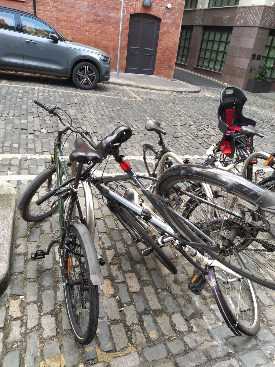 Weepsie's tweet photo. If this is your bike outside sano (exchange street) in templebar some scrote just tried to steal it on broad daylight @dublincycling @DublinCyclists https://t.co/B5XPuFbNkA
