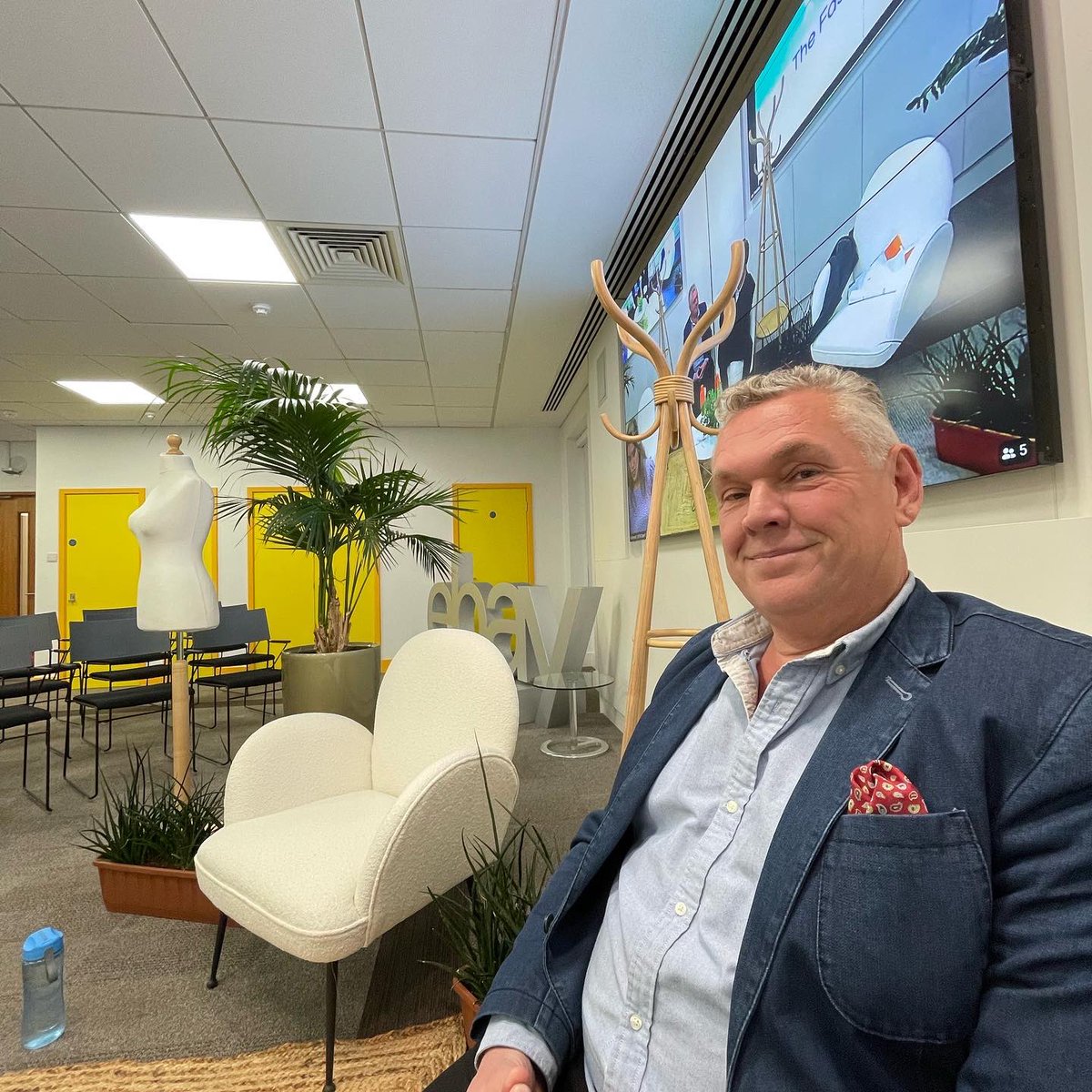 RichardPaulMW's tweet photo. It was great to chat with @eBay_UK about how us as business’, along with the government, can do more to help raise the awareness for sustainable &amp; reusable fashion ♻️.

Watch this space as we update you with our involvement in the @eBay X @LoveIsland partnership. ♻️🏝🎩 #preloved https://t.co/g2omjVkW6y