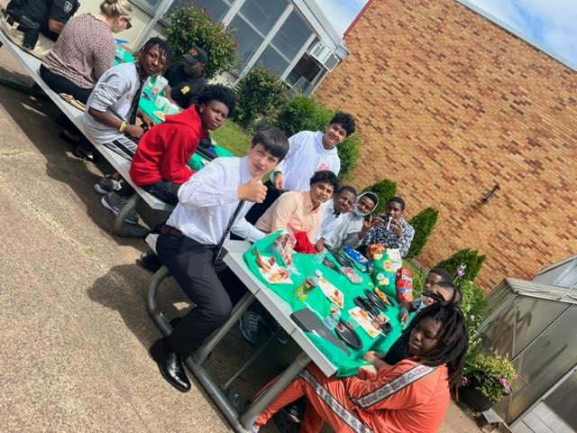 Today we celebrated Police week recognizing 2 of the best. Thank you Detective Ransom & Detective Zeno for EVERYTHING you have done for our boys group. The impact you have had on the group is something they will always remember. @avenelmiddle @mrhugey_AMS @MsWronskiAMS @Zeno473