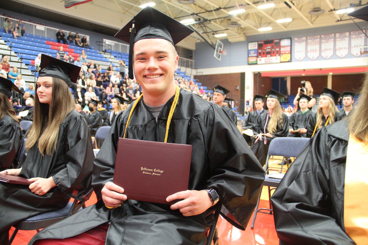 GoJeffco's tweet photo. Please take a moment to view the photos from all 3 of our #Commencement ceremonies on the @GoJeffco Facebook page, https://t.co/P995dzlWgV. Congrats #ClassOf2022, you're now officially a #JeffcoGrad! https://t.co/pTzd2YyWEJ