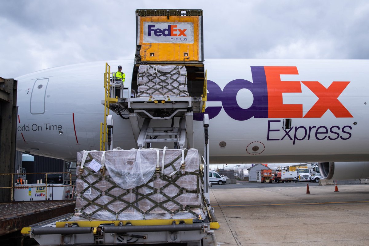 FedEx tweet media