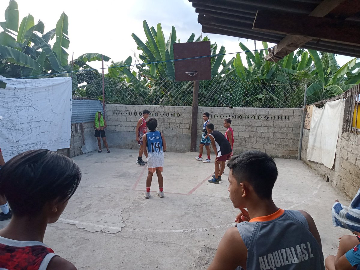 FortuneCooksHQ's tweet photo. Thanks to web3, we were able to sponsor a basketball match for our fans in Philippines! 

Join us and let’s bring people together around the world 🥠.

#FortuneCooks #NFTcommunity #web3 #MusicNFTs https://t.co/3rJo8Fm5pF