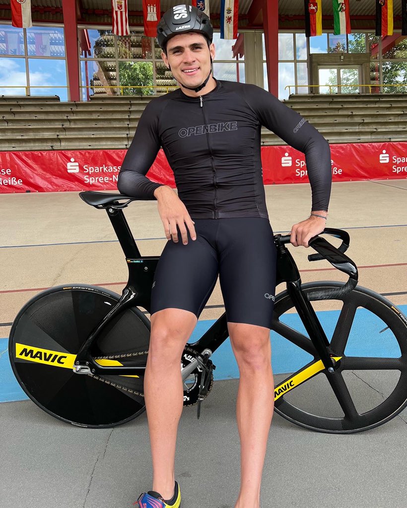 Mañana es día de candela en uno de mis velodromos favoritos en una carrera espectacular con muchos años de antigüedad. 

Que bueno sería algún día tener en colombia unas carreras como estas que hacen por acá. 🇨🇴🇩🇪🔥🚲💨 #cottbus #trackcycling