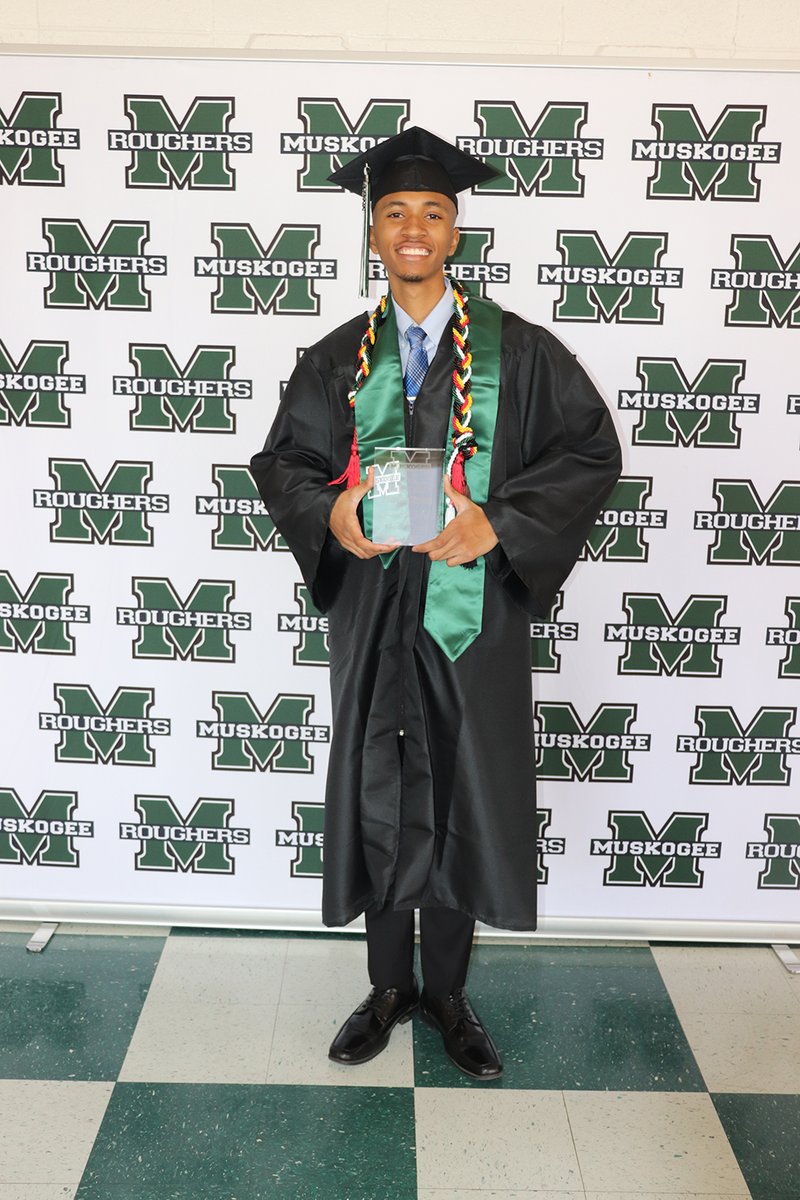 MPS freshman Kye Carter and senior Elijah Wooden were recipients of scholarships for Muskogee County as part of the  2022 Oklahoma Scholarship Competition sponsored by the Oklahoma Hall of Fame.

muskogeeps.org/vnews/display.…