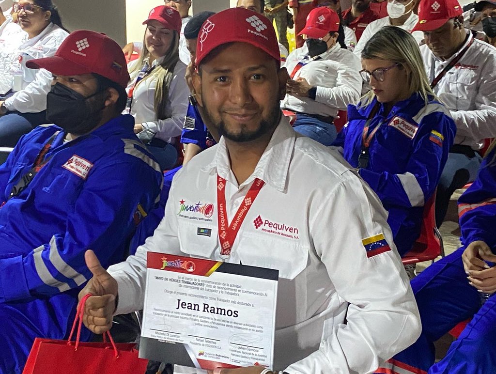 JuventudCPJAA's tweet photo. Durante la jornada se reconoció el gran desempeño de Eloy Gómez y Jean Ramos, ambos pertenecientes a @PrensaPequiven por su ardua labor.

#Jóvenes dedicados y comprometidos con nuestra #industria.

@pequivensa @tellechearuiz @tareckvzla @douglasavila644 @pequivenjose https://t.co/89IDxK2JV4