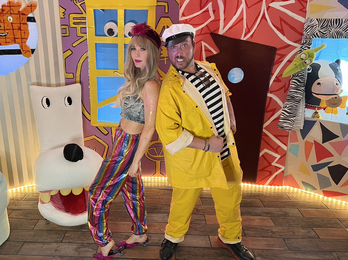 RobOnTheRun's tweet image. For our birthday, @AmiBeth and I
recreated @peeweeherman&apos;s
Playhouse - and I made some puppets inspired by @seewaynewhite’s work so we could party it up with the entire playhouse gang! It was a very happy birthday indeed!