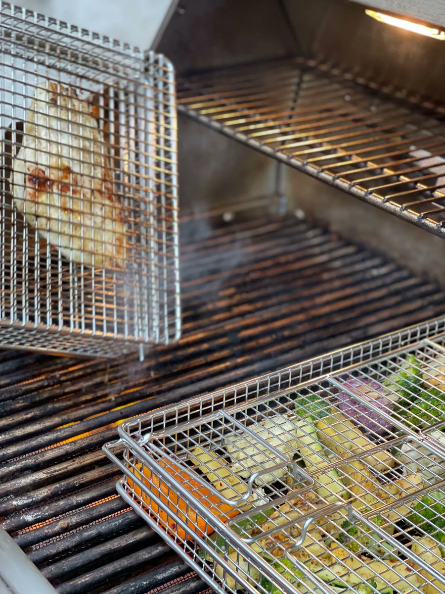 With all this warm weather and Memorial Day weekend ahead of us, we are ready to officially start grill season ☀️ Fish and veggies are always a hit in our house. What are you grilling?