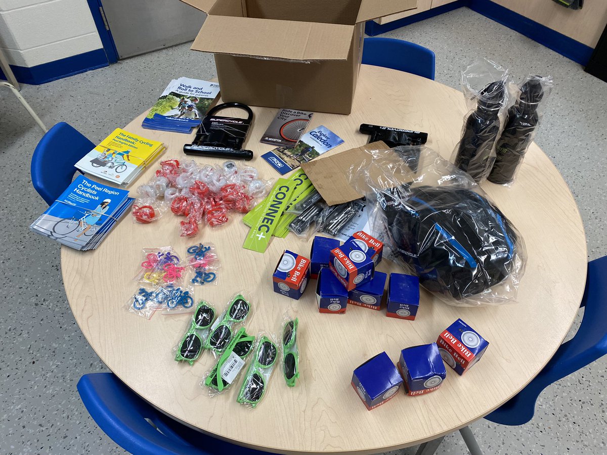 Getting ready for #biketoschool week <a href="/regionofpeel/">Peel Region</a> thanks for the giveaways <a href="/1GreatLakes2013/">Great Lakes P.S.</a> <a href="/bikebrampton/">BikeBrampton</a> <a href="/biketoschoolTO/">Bike to School TO</a> <a href="/CycleToronto/">Cycle Toronto</a>