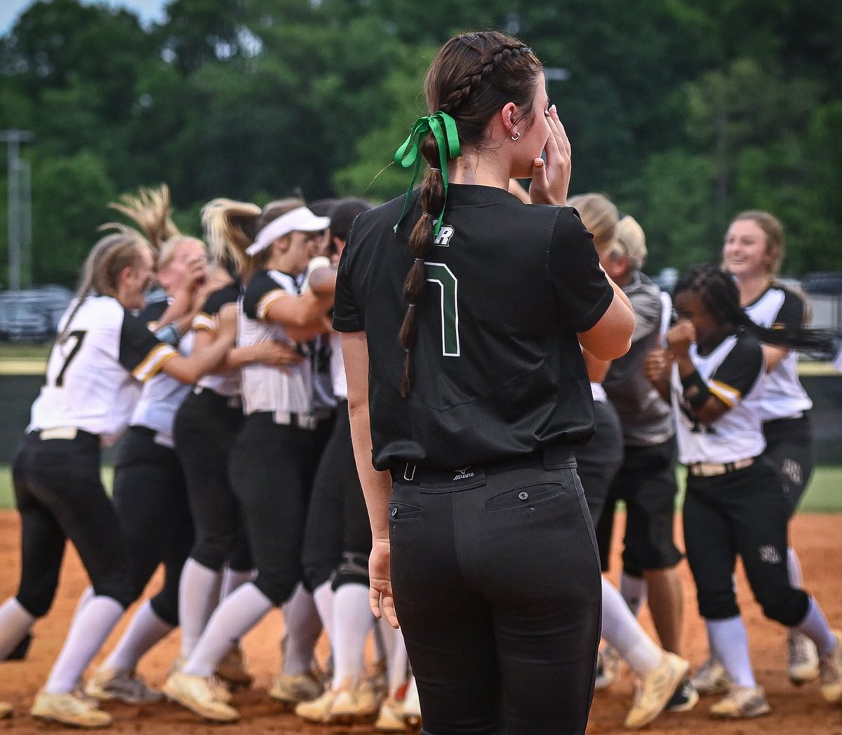 photobyrob1's tweet photo. Super season ends just short of the goal last night for @ridge_catawba after losing to @NAHSSOFTBALL in Gm2 of the state championship series. NA pitcher Katelyn Cochran threw two shutouts to give them the trophy. @FortPrep @Lewiscrew5 @RHHerald_Preps @schsl @astvsportsfront https://t.co/oZW2EGhvjF