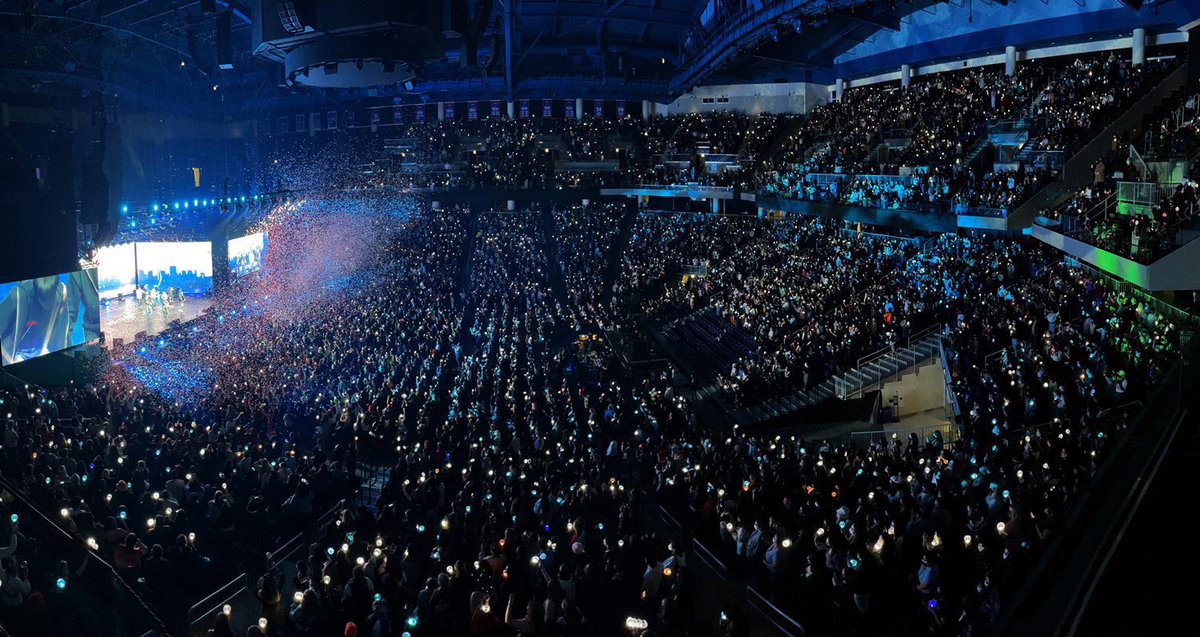 fltrjwy's tweet photo. and yet theyre only booking 2.5k concerts at their big age while this “nugu” group is selling out 20k? https://t.co/AoioUM0mHY