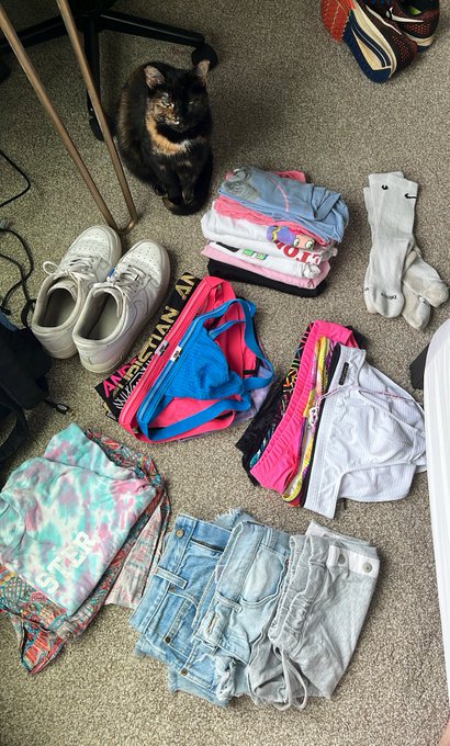 packing 💙💖 https://t.co/wEBfOeTuQf