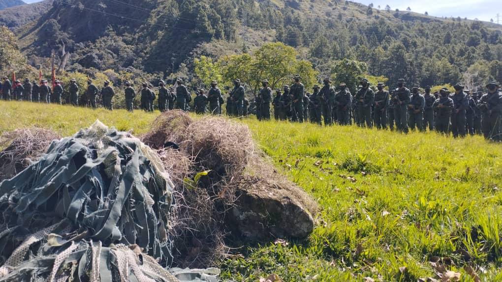 dhernandezlarez's tweet photo. ZODI Mérida emplazada, preparada y adiestrada con su comandante al frente sin temor, dispuesta a darlo todo por la Patria, operación Cacique Murachí. Venezuela nos pertenece a los venezolanos !! https://t.co/rfaUJe3MIH