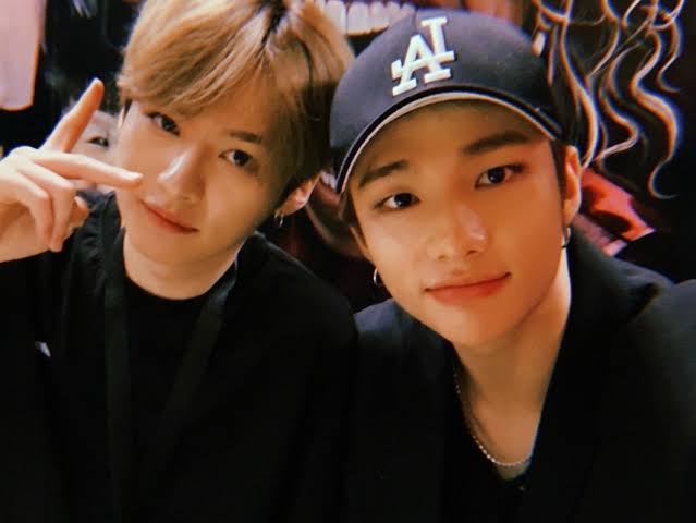 lovestayie's tweet photo. happy for you (i'm a mess) — hyunho au 🐰🥟

in which hyunjin messes up once. and then he keeps messing up. https://t.co/6aCk93grSn