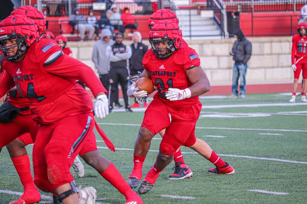 Caleef_J's tweet photo. Best feeling in the world when you have family behind you. Almost that time to lock in, we ona mission this year.  Stamp Dat ! https://t.co/p58dLV8WjA