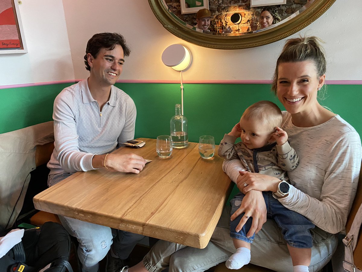 4Roberto4's tweet photo. Brilliant evening meal @Variety_Jones - well worth the wait to get the pasta dish! #thirdtimesacharm #firstbabyatVJ https://t.co/gvhBUTUdIt