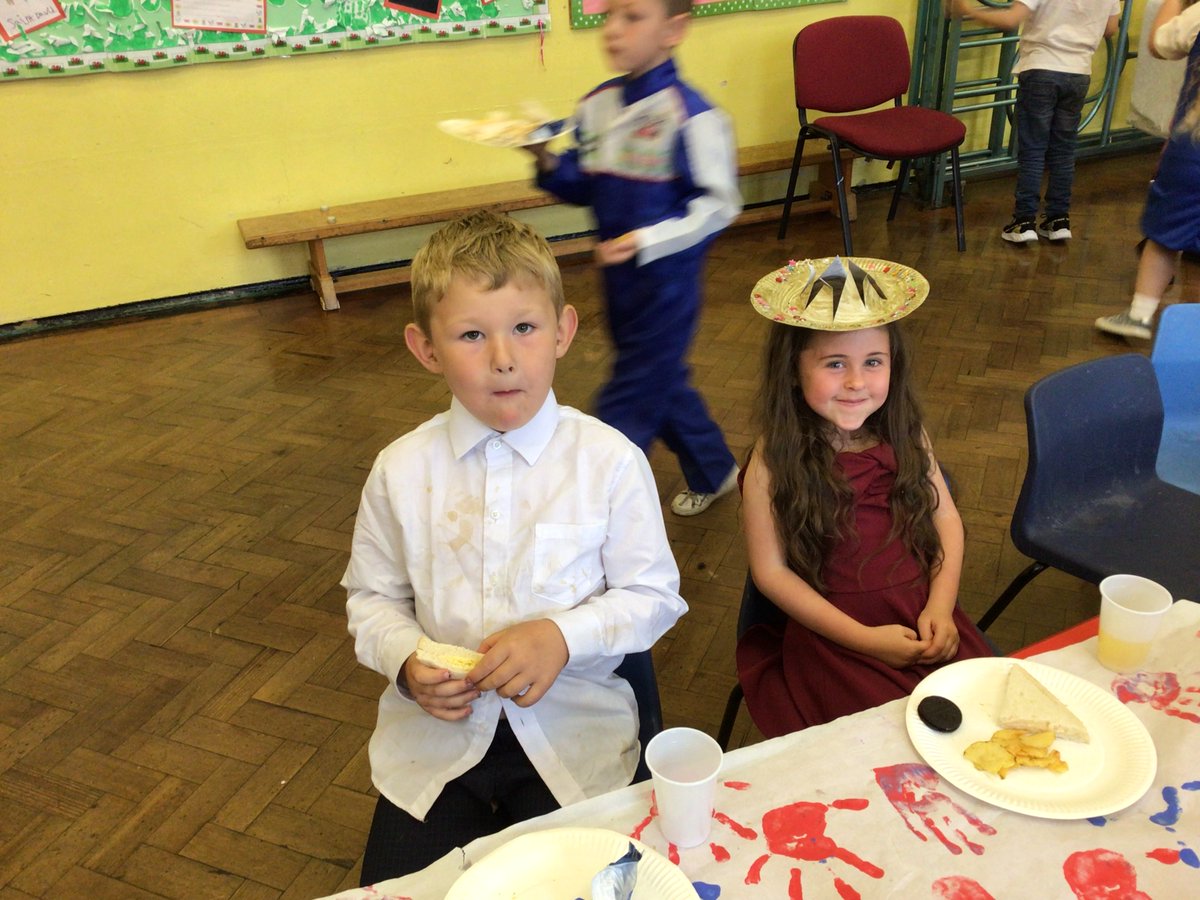 Sandfields_Pri's tweet photo. A fun filled day had by all! #sfpshootingstars #thequeensplatinumjubilee #SFPARTICLE7 #ARTICLE31 https://t.co/5DcY1AXU3J