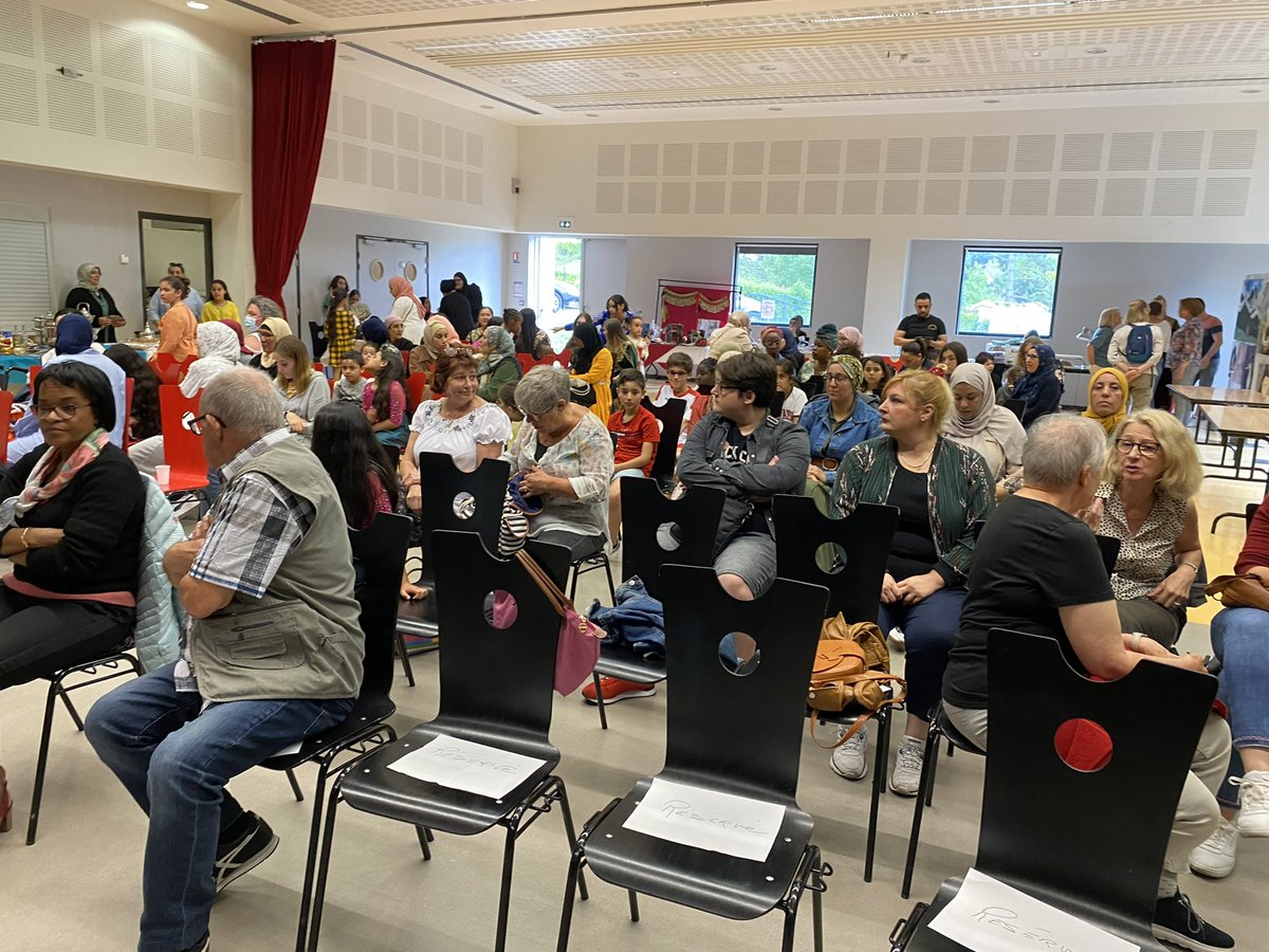 GirardinEric's tweet photo. Une journée de campagne avec la marche des élus à #Sermiers, échanges, cette après-midi, avec les habitants de #Esternay et diffusion du tract de ma réunion publique de mardi 31dans la commune et enfin retour à #Epernay pour la soirée des Gilets Roses #circo5103 #AvecVous https://t.co/hJTJysb7HU