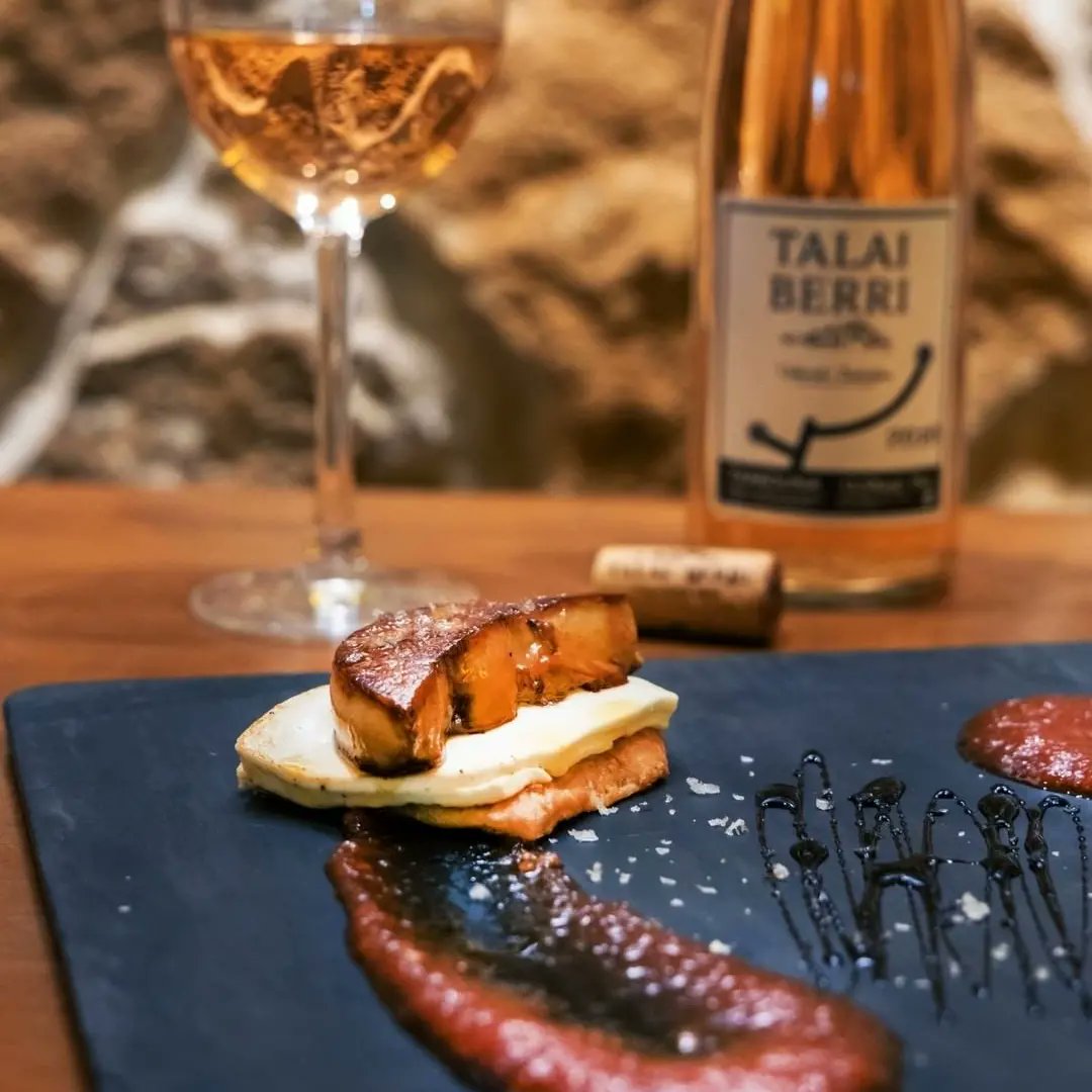 regalaplanb's tweet photo. 🤤 El plan perfecto para transportarte y disfrutar de la costa del Cantábrico gracias a @LaTaskaSidreria. ¡No hay mejor placer que disfrutar de una experiencia inolvidable!

🍴 https://t.co/cPp5rTnEOC

#RegalaPlanB #ePlan https://t.co/vK4cBfcpEJ