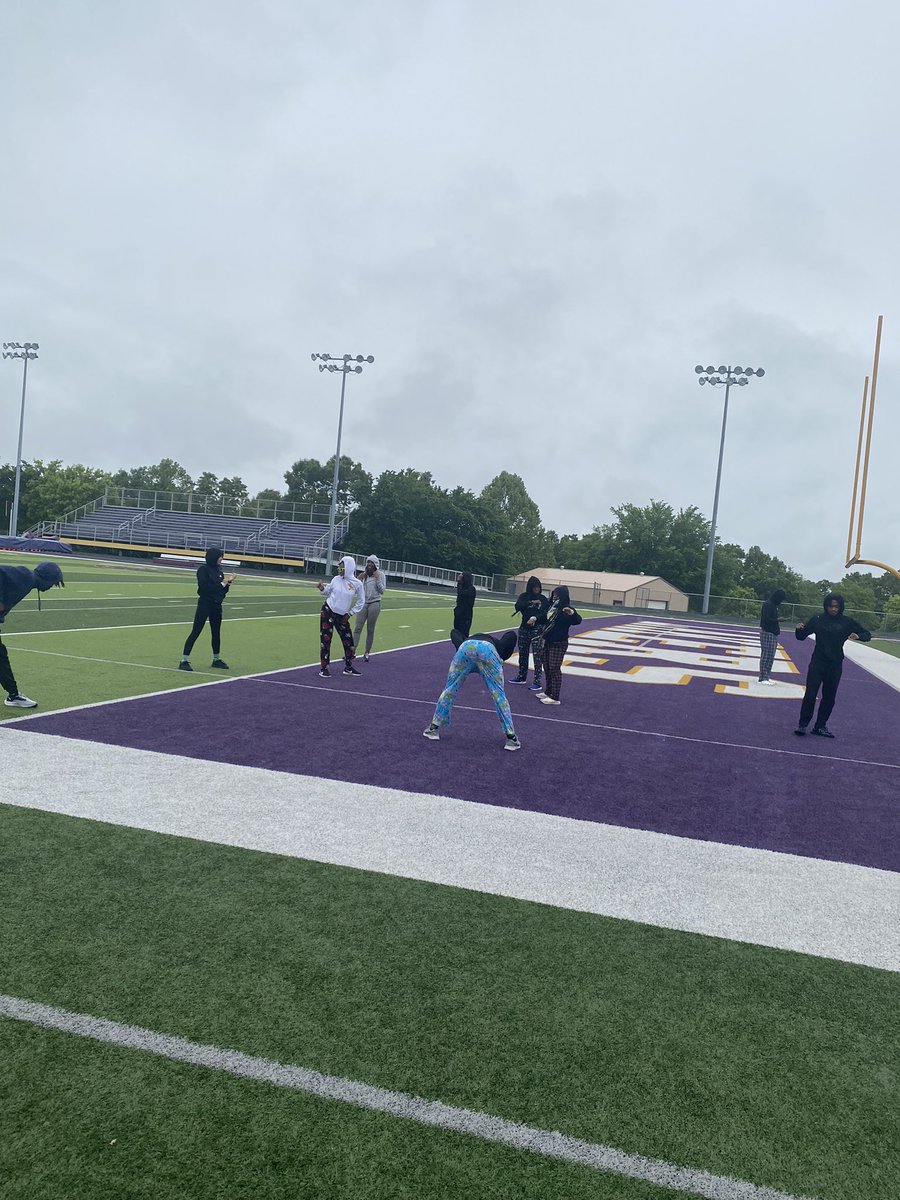 GVBulldogsTF's tweet photo. BIG shout out to @lkrathletics for allowing us to use their track & field facilities this afternoon! #1stClass #State2020 https://t.co/kqLI53Cjqc