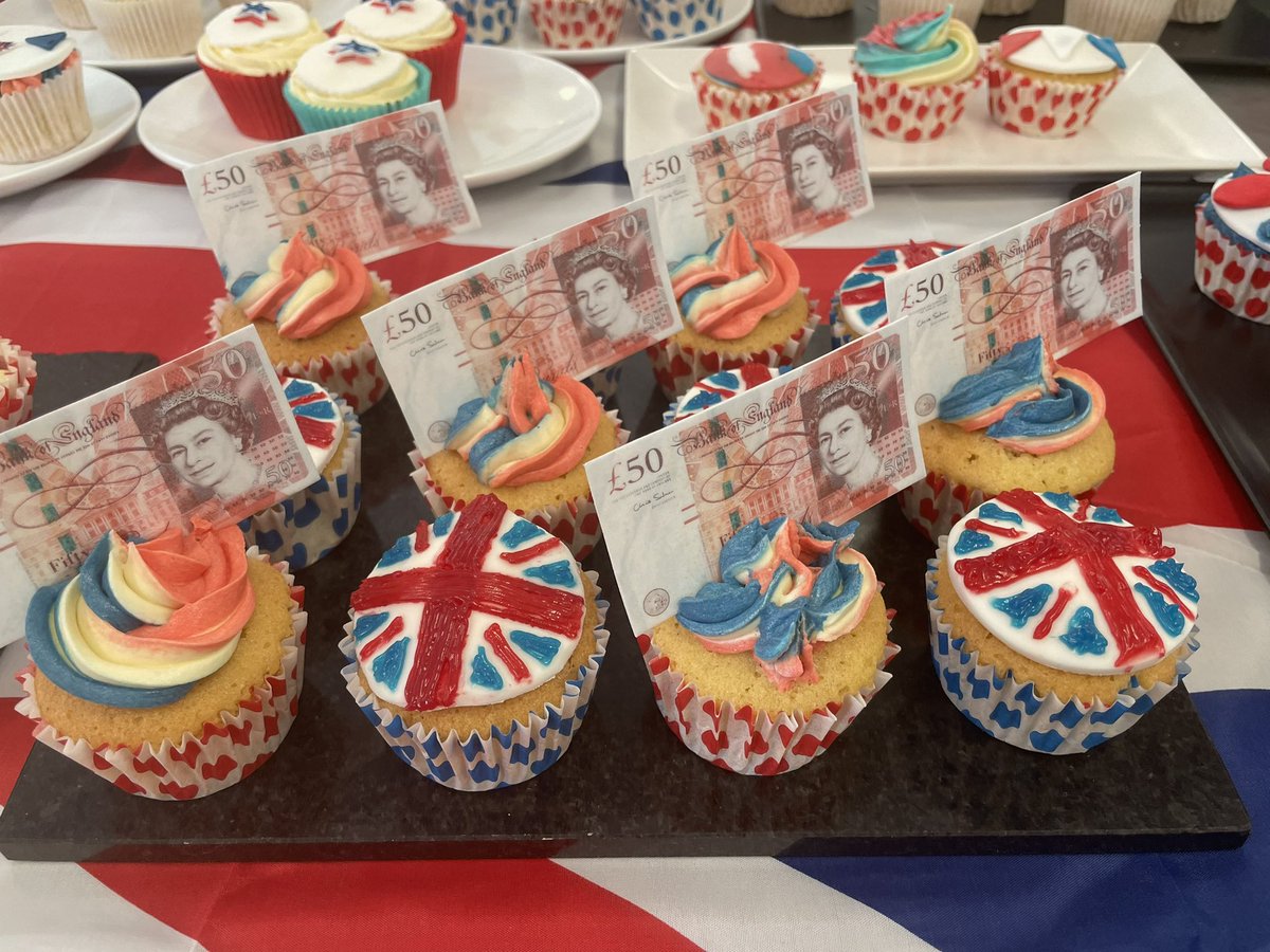 EPA_TECHNOLOGY's tweet photo. Great work year 10! #queensplatinumjubilee #cupcakes https://t.co/ZDkuOYQyM1