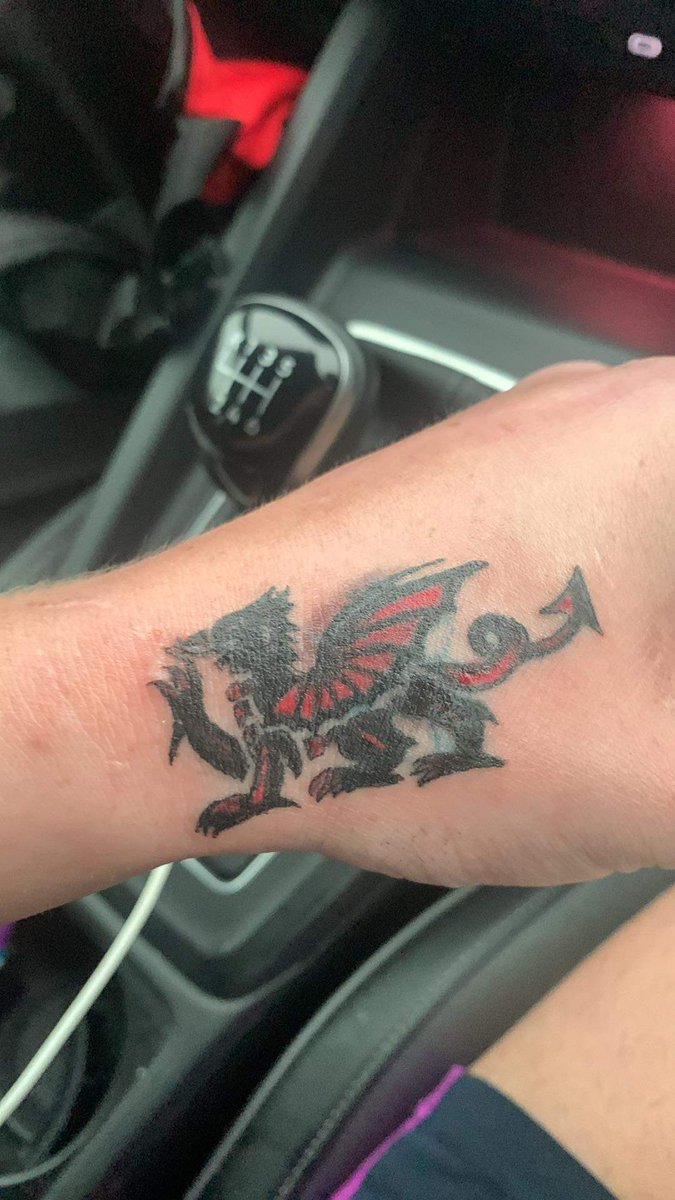 JackThomas1995's tweet photo. Happy with my new tattoo. Great work! Early birthday present from @swimmum59 Thanks Mum 👍#lovewales #welshdragon #newtattoo https://t.co/QkdmMe51B8