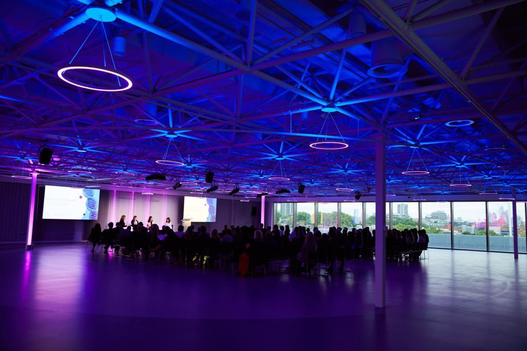 Jst hosted Cancer Research UK’s #BehindtheScience event. 3 scientists,
Dr Sarah Moody, Dr Emilia Lim &amp; Professor Elinor Sawyer, doing vital research into why cancers develop in partic ways, gene mutation, precision treatments &amp; more

A M A Z I N G work. 3 total legends #CRUK