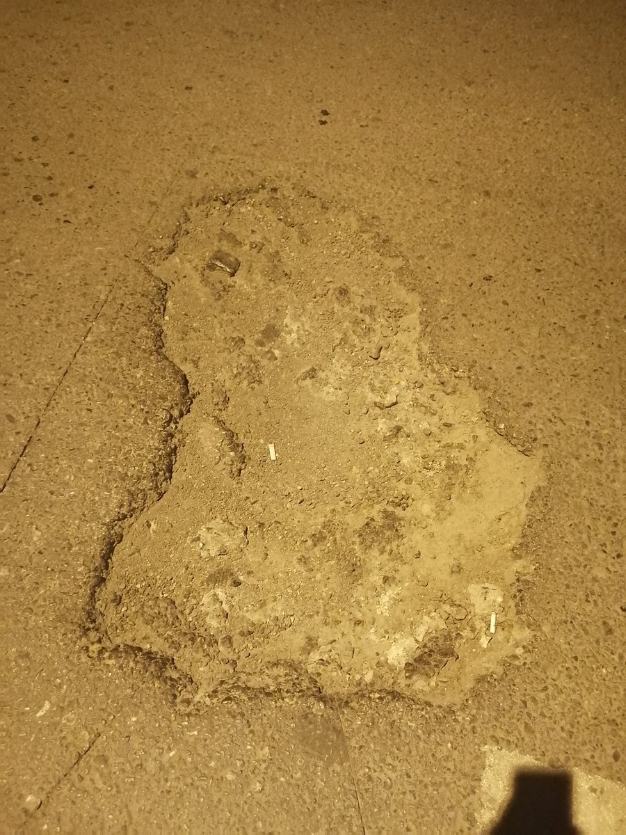 Burası Kadıköy Göztepe Orta Bahar Sokağı..<a href="/kadikoybelediye/">Kadıköy Belediyesi</a> <a href="/gazetekadikoy/">Gazete Kadıköy</a> <a href="/tvkadikoy/">TV Kadıköy</a> bu mudur sizin belediyecilik anlayışınız, bu mudur sizin Kadıköy de vatandaş a hizmet anlayışınız..Hakikaten çok ayıp ve çok çirkin