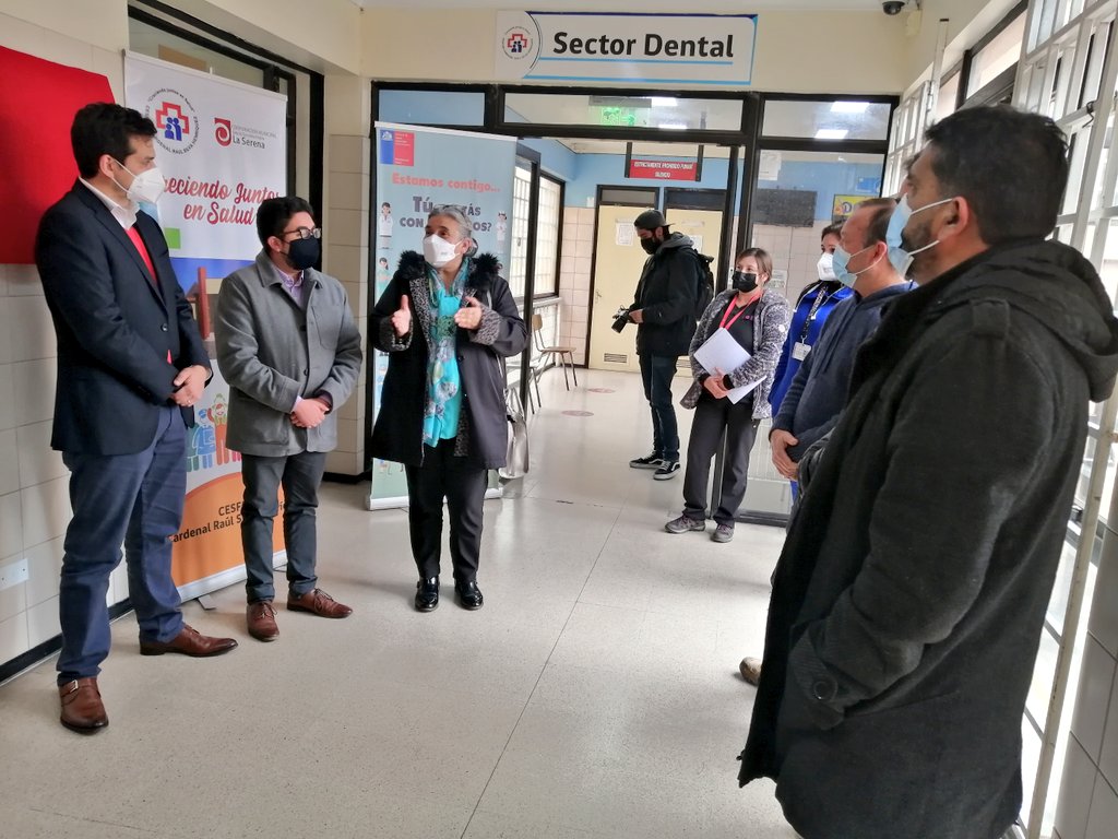 ¡Estamos felices! 😍 Hoy participamos en la inauguración de un cuadro realizado por tres jóvenes en proceso de reinserción social del Centro Cerrado de #LaSerena, el cual fue obsequiado a la comunidad del Cesfam Cardenal Raúl Silva Henríquez.