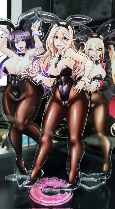 バニーの全身図を描いてアクリルフィギュアにすると捗るんじゃ。 