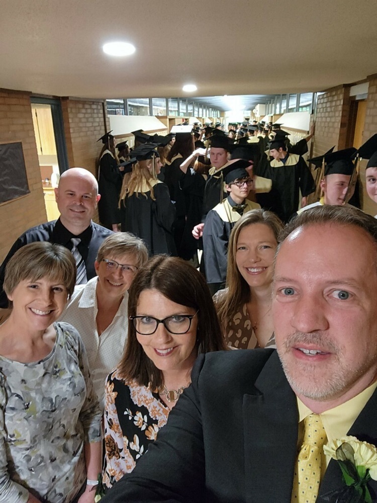 haleshawnj's tweet photo. Our Board of Education and High School Principal Mr Moses getting organized with the graduating Class of 2022 before the ceremony. 20 minutes to go time! https://t.co/Pg8NxriHlN