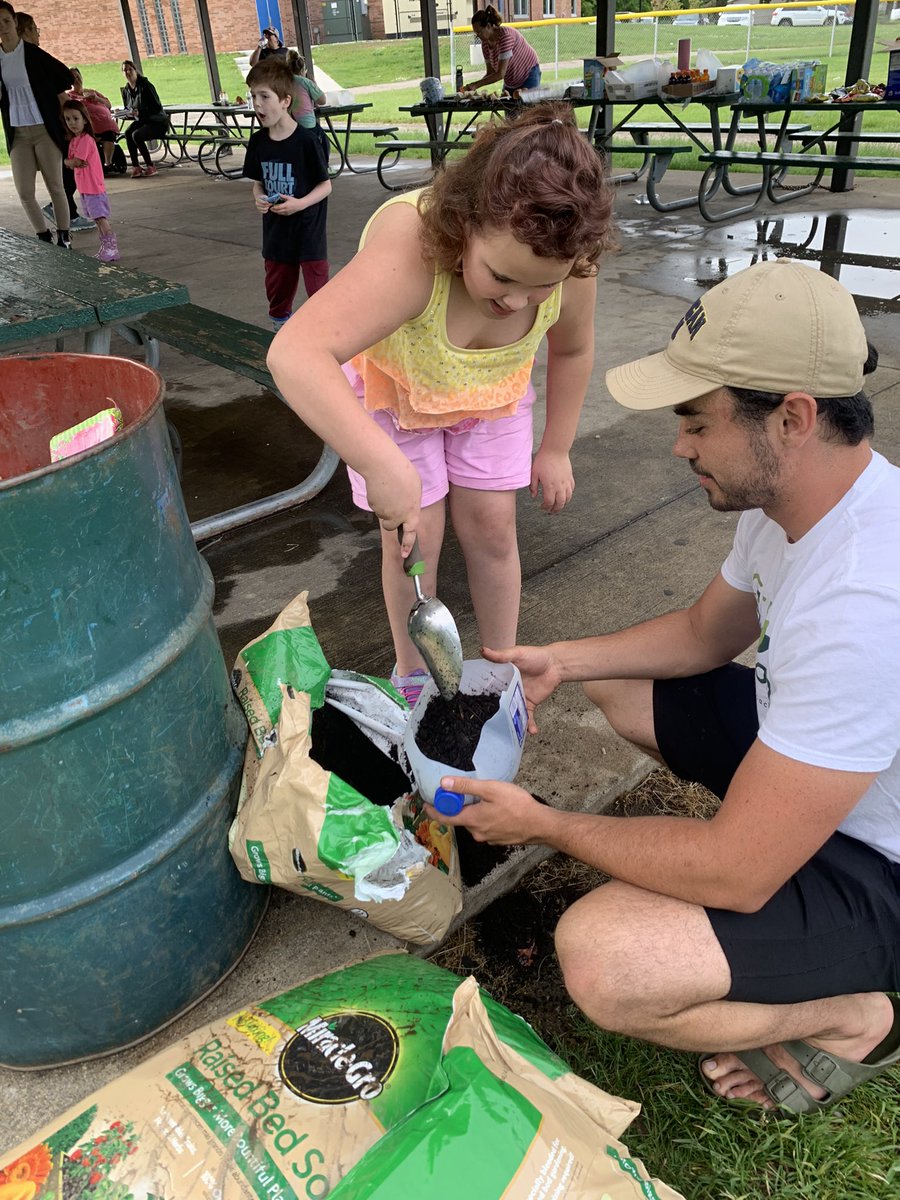 Tony Hollow tweet media