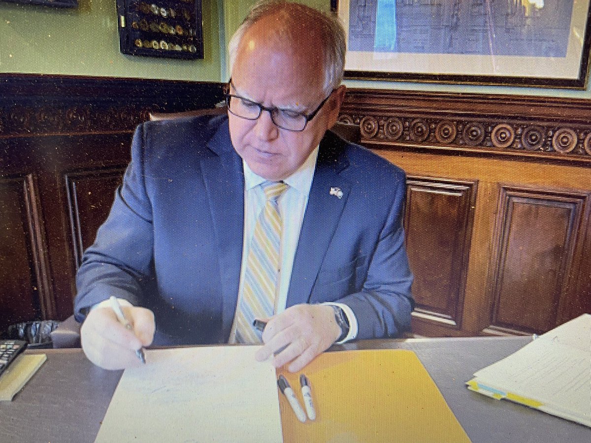 Today @GovTimWalz signed the Omnibus Ag, Drought Relief & broadband bill. Glad to see investments in meat processing, ag emergencies, emerging farmers, Ag Innovation Campus, soil health, aquaculture & more! Thanks to legislators, staff, farmers & groups who helped get this done!
