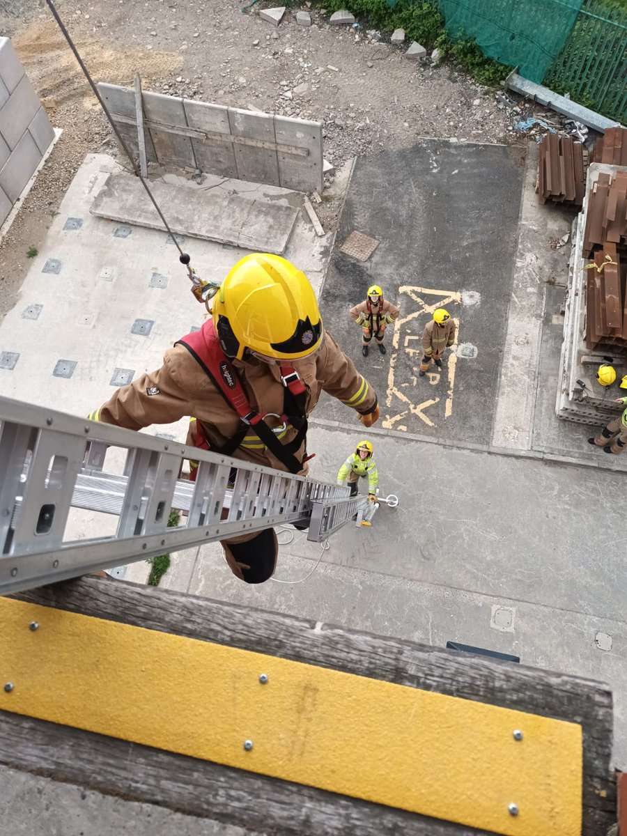 HaswellVicky's tweet photo. Today we hosted @sunderlandcol Uniform Services students over two sessions. The morning session looked like this… great enthusiasm and effort! Well done all @Tyne_Wear_FRS @Kfullen76 @andynelson3979 https://t.co/Uhq76OkElq