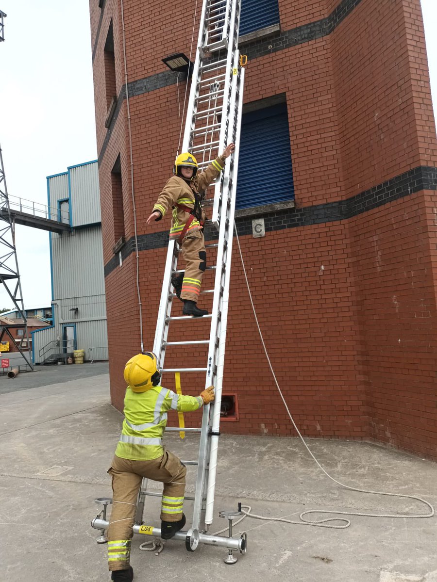 HaswellVicky's tweet photo. Today we hosted @sunderlandcol Uniform Services students over two sessions. The morning session looked like this… great enthusiasm and effort! Well done all @Tyne_Wear_FRS @Kfullen76 @andynelson3979 https://t.co/Uhq76OkElq