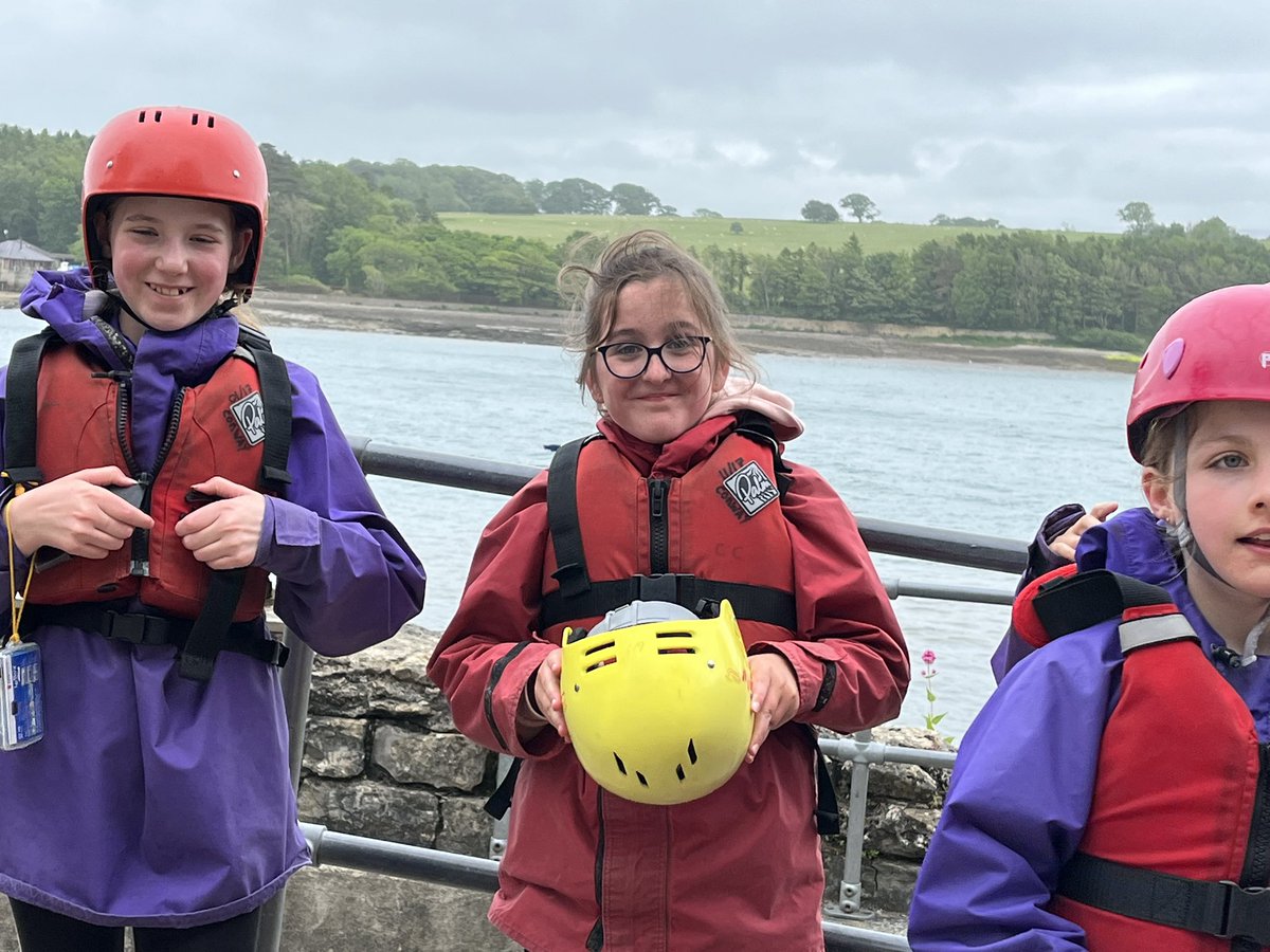 StPhilipsY6B22's tweet photo. Just as we were getting ready to go canoeing it started to rain. It looks like we’re going to get wetter than we thought! #teamstphilips #stphilipY6residential https://t.co/w2HosztUnq