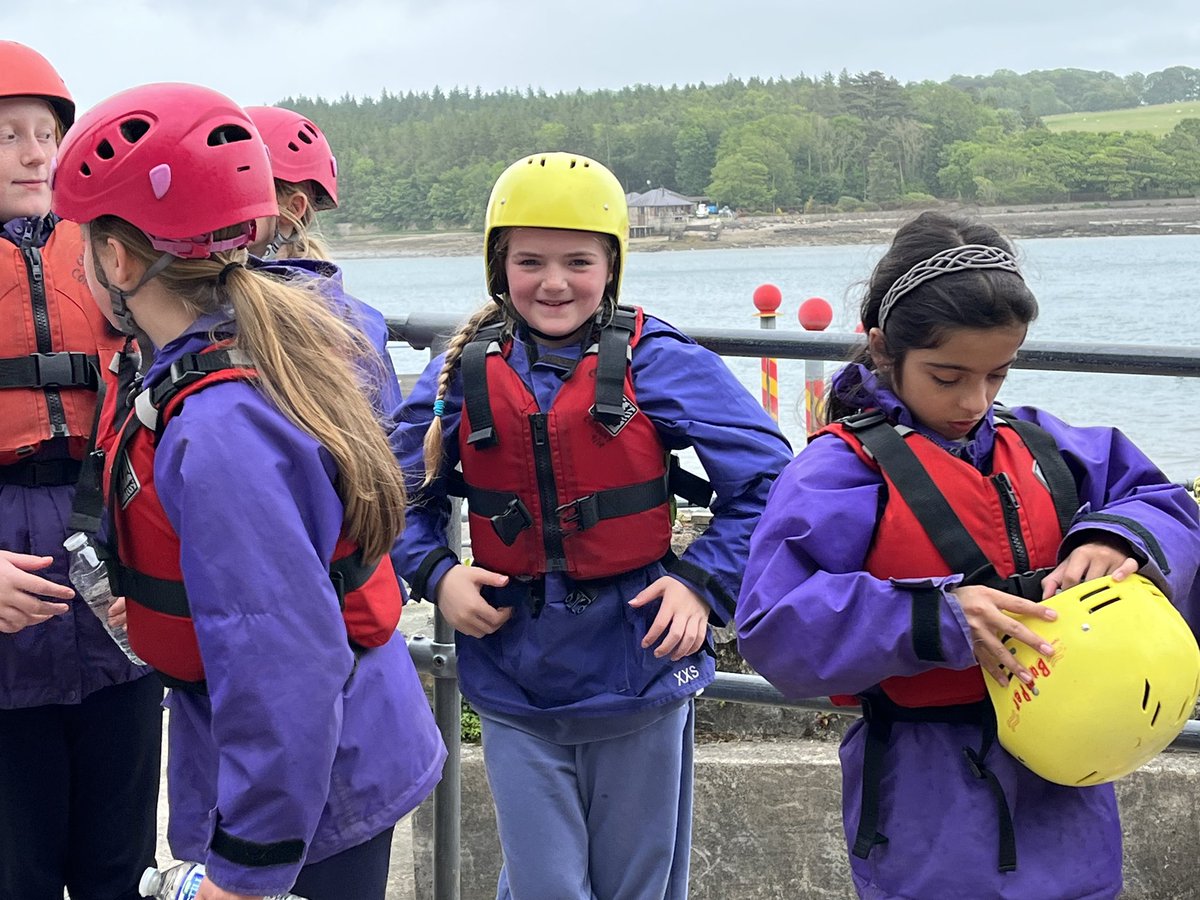 StPhilipsY6B22's tweet photo. Just as we were getting ready to go canoeing it started to rain. It looks like we’re going to get wetter than we thought! #teamstphilips #stphilipY6residential https://t.co/w2HosztUnq