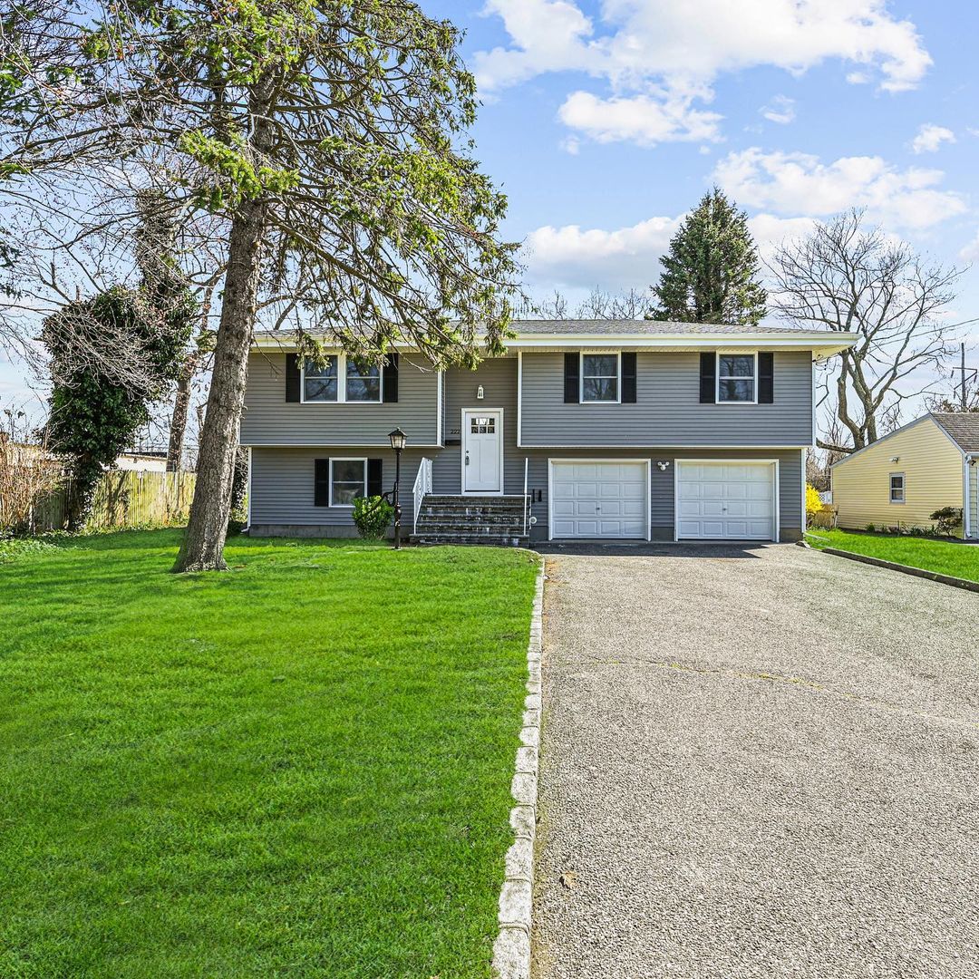 jandahomes's tweet photo. Islip Hi Ranch - $569k 4 beds. 2 baths. https://t.co/dPJWXbqcxE