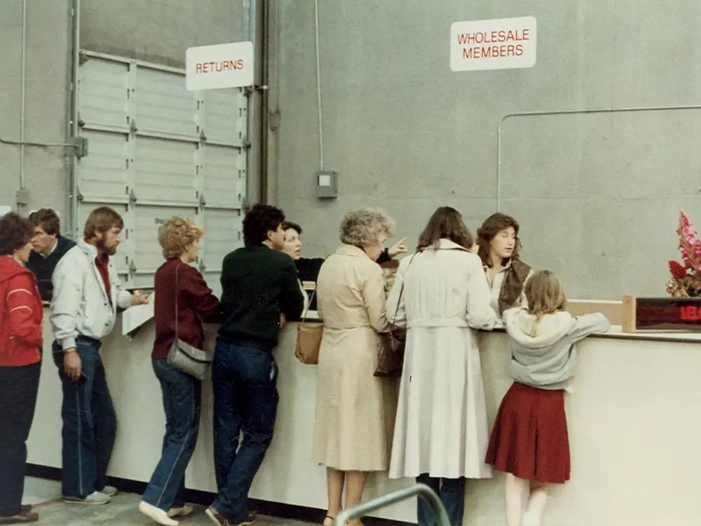 TickerHistory's tweet photo. Costco $COST warehouse in Seattle, Washington (1980s) https://t.co/hsqd8c6yTi