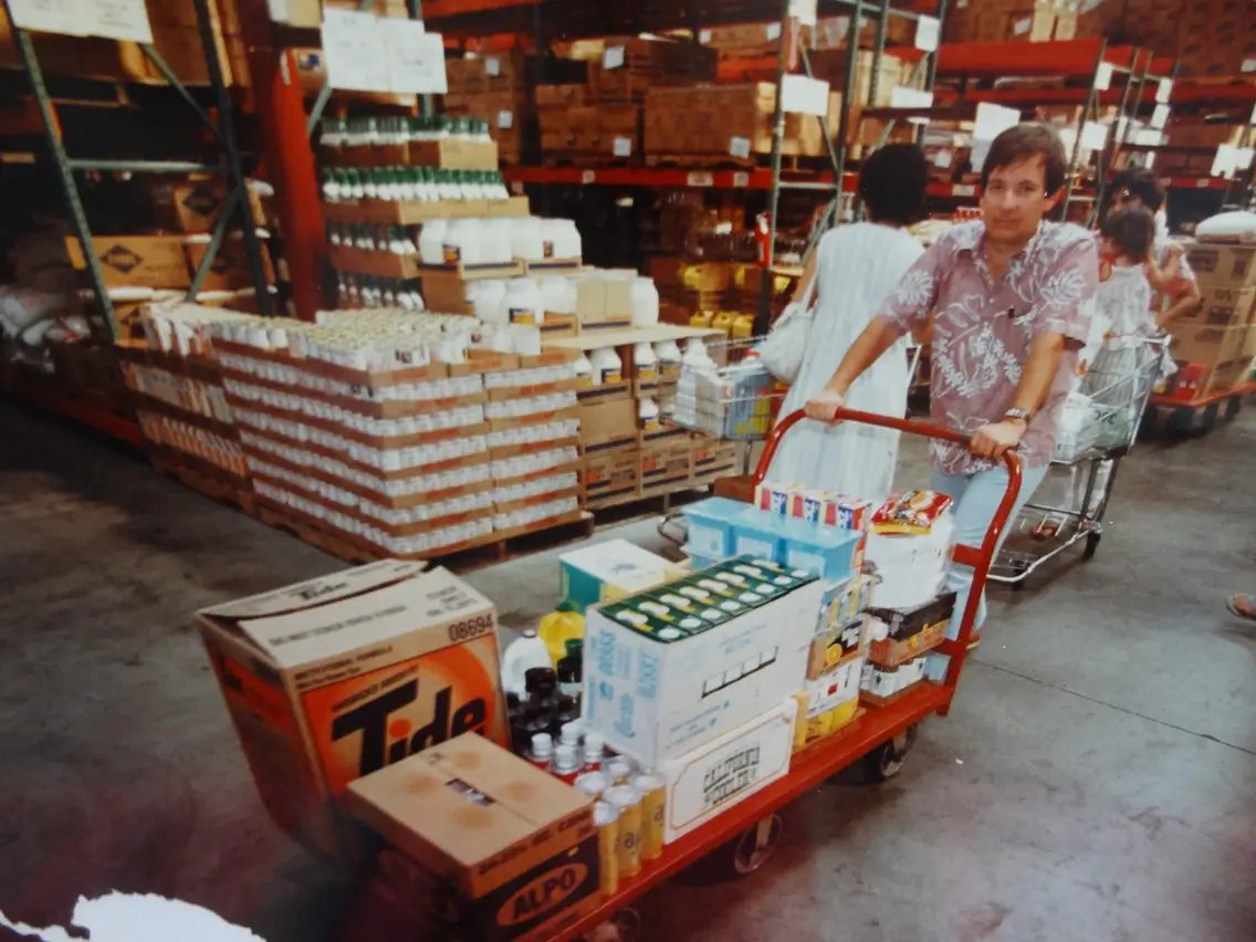TickerHistory's tweet photo. Costco $COST warehouse in Seattle, Washington (1980s) https://t.co/hsqd8c6yTi