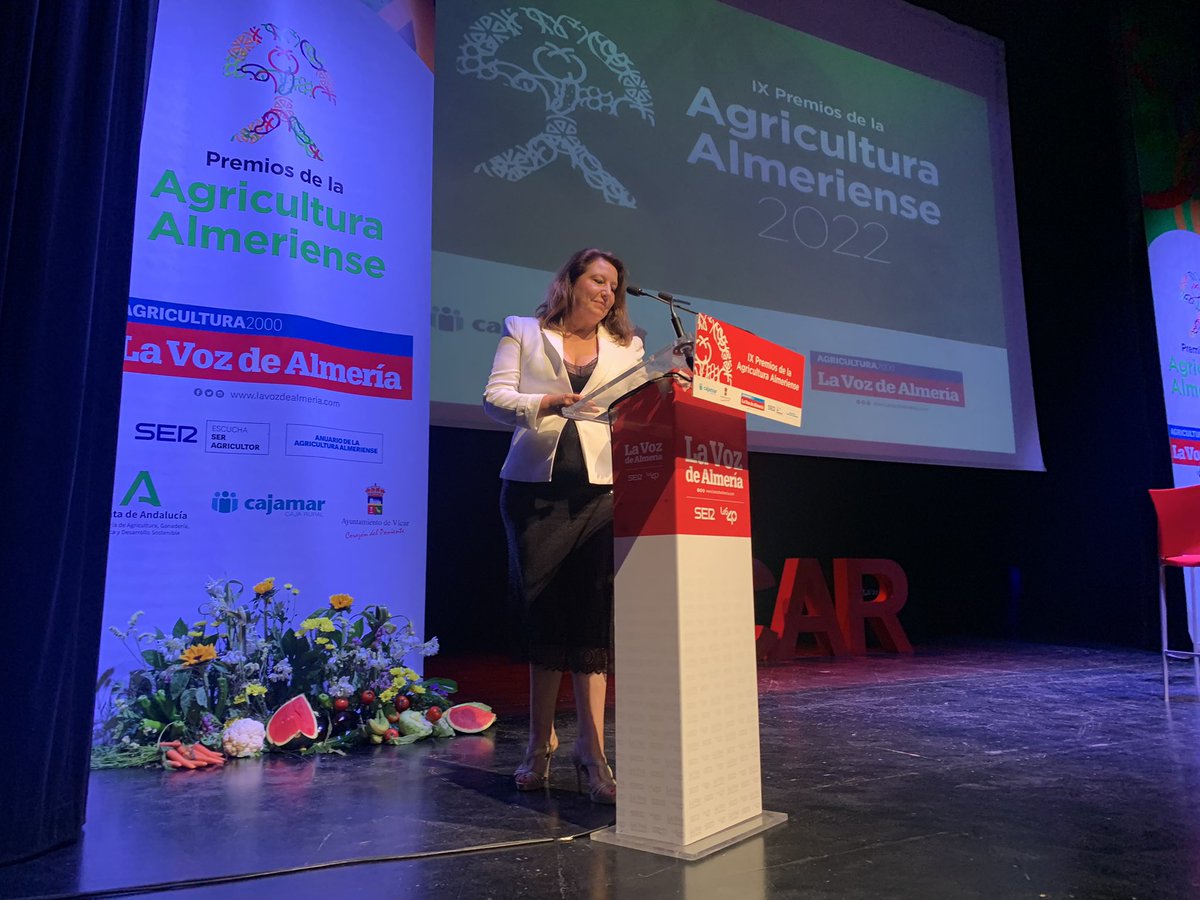 CarmenCrespoPP's tweet photo. Esta noche he participado en los IX Premios de la Agricultura Almeriense de @lavozdealmeria. Ha quedado claro, una vez más, la excelencia de nuestro sector y su industria auxiliar. Enhorabuena a los premiados: #Megasa, #CajamarInnova, @Sotrafa_es, #Murgiverde y @SyngentaES https://t.co/KAFZZh0hVS