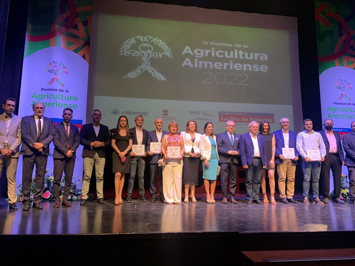 CarmenCrespoPP's tweet photo. Esta noche he participado en los IX Premios de la Agricultura Almeriense de @lavozdealmeria. Ha quedado claro, una vez más, la excelencia de nuestro sector y su industria auxiliar. Enhorabuena a los premiados: #Megasa, #CajamarInnova, @Sotrafa_es, #Murgiverde y @SyngentaES https://t.co/KAFZZh0hVS