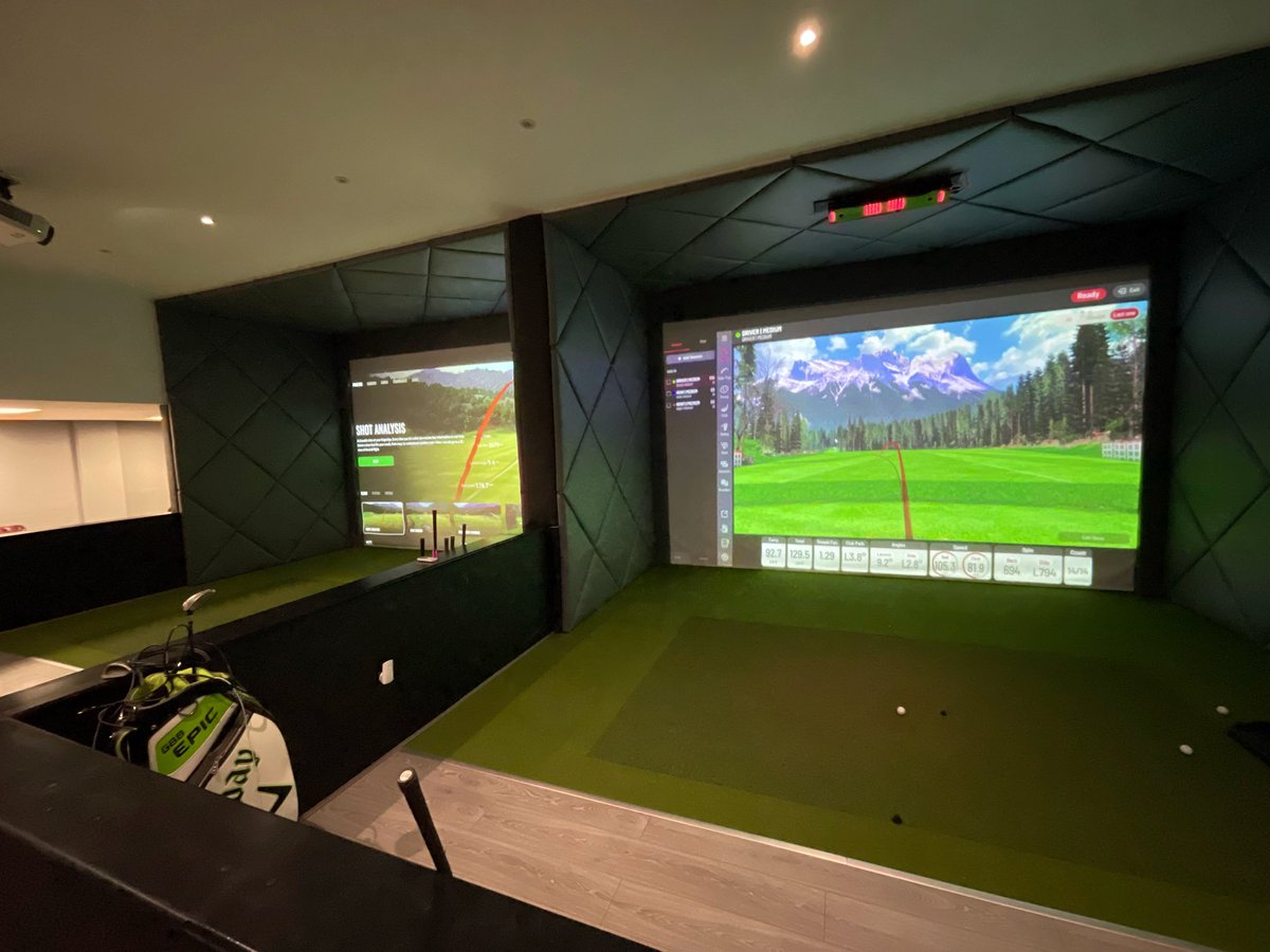 GOLFBAYSUK's tweet photo. Which one would you pick?  Trackman or Uneekor ?⛳️😍 COMMENT BELOW 👇 

#golfbaysgoals #indoorgolf #golfsimulator #indoorgolfsim https://t.co/8mcSUYNcPS