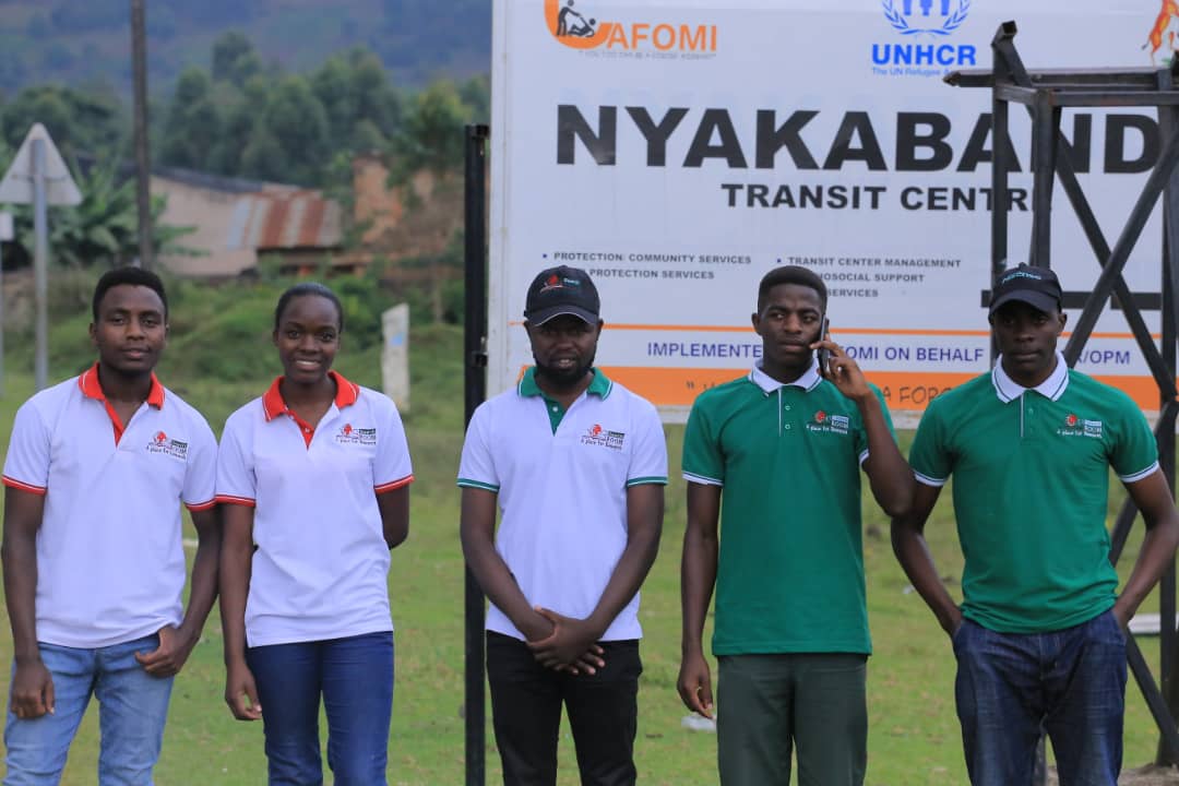 SearchRoom_Ug's tweet photo. We successfully managed to deliver our little assistance to the refugees in Nyakabande refugee transit center. We gave out sanitary pads, soap and we conducted a survey about the risk factors contributing to reproductive health infections among Adolescents. https://t.co/75Hz8IIuWM