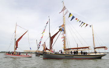 BlessWatersBsea's tweet photo. "Gang-ho" the traditional toast during the beating of the bounds #Brightlingsea's Blessing of the Waters https://t.co/DbS9B7HPTZ THIS Sunday 29th May!
Great day, historic #Essex #CinquePort #custom https://t.co/zoAPOF2iav