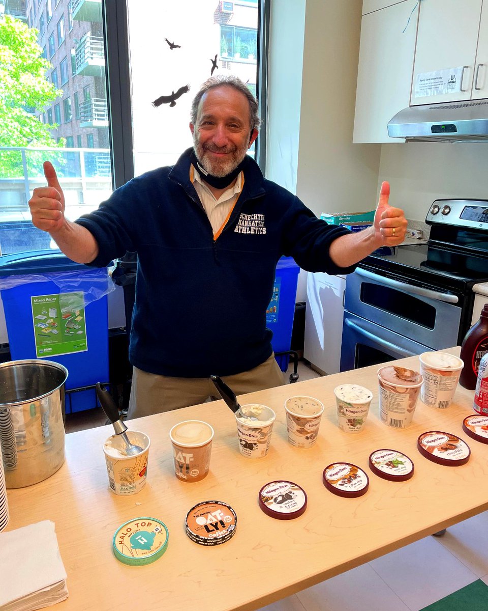 schechterNYC's tweet photo. A BIG thank you to Co-head of School/Principal Gary Pretsfelder for serving staff ice cream to our staff &amp; faculty — and making today a sweet one! 
#ThanksGary https://t.co/pWvfG07rID