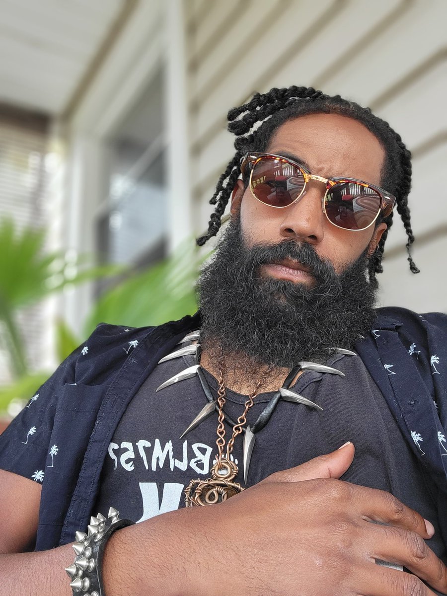 JaPharii757's tweet photo. A wise man once said... Watch these rap ninjas get all up in your guts.... French vanilla, butter pecan, chocolate deluxe. #BirthdayLoading 😎 #BeardLord https://t.co/g77uhy7Bm1