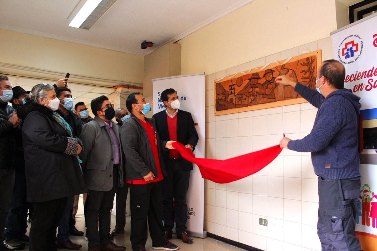 ¡Gran gesto! ❤️ Jóvenes en proceso de reinserción social del Centro Cerrado de #LaSerena, obsequiaron al equipo del Cesfam Cardenal Raúl Silva Henríquez, una hermosa obra en técnica de cerámica 🙌 (SIGUE)